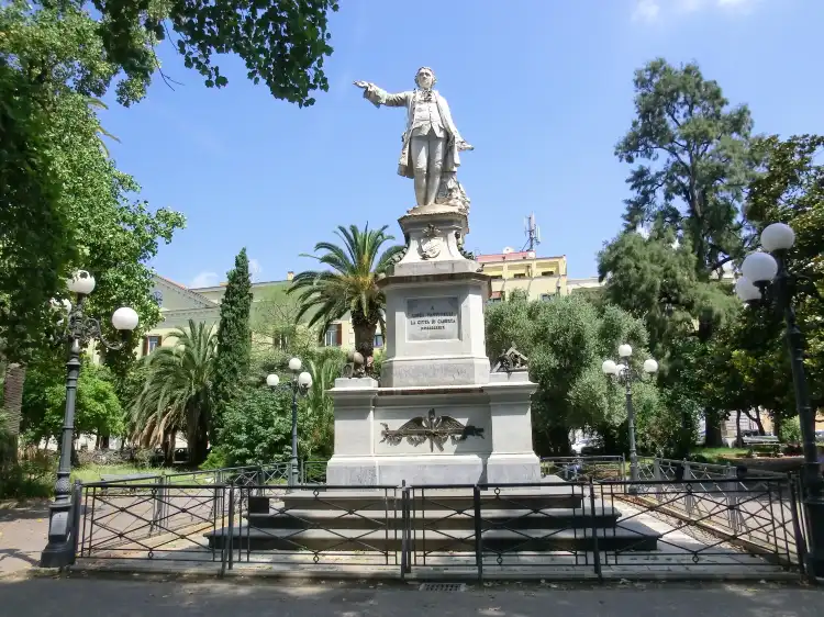 Hotels near Monumento a Luigi Vanvitelli