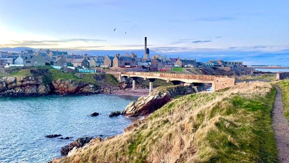 Buchan Ness Lighthouse