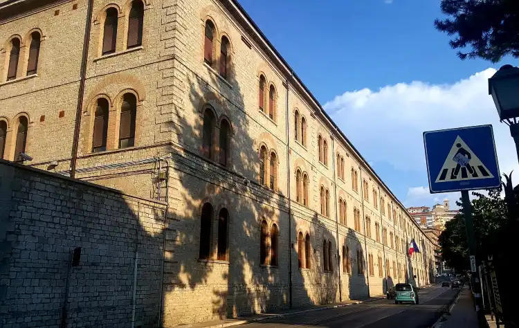 Hotels near Caserma Lucania