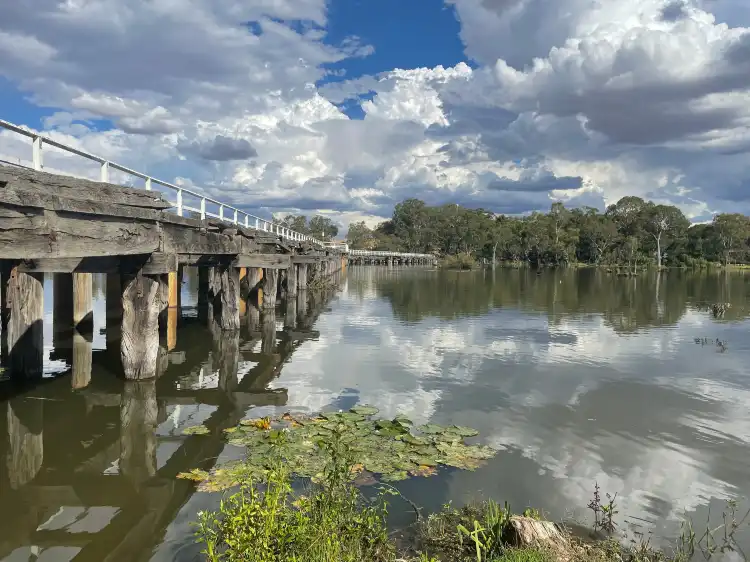 Hotels in Kirwans Bridge