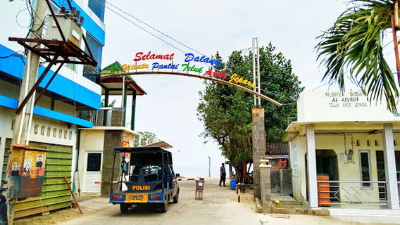 Pantai Teluk Awur Jepara