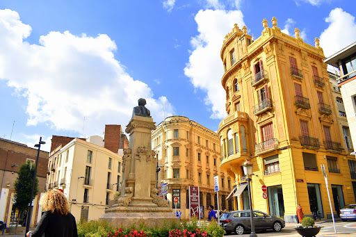 Compare 5 airports near Reus