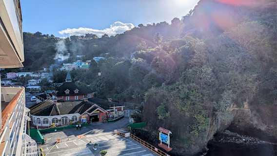 Cruise Pirs Kingstown