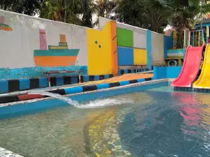 Kolam Renang Mini D4