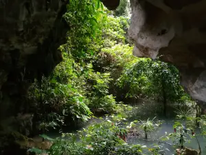 Wisata Gua Liang Bangkai