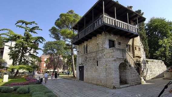 The Romanesque House