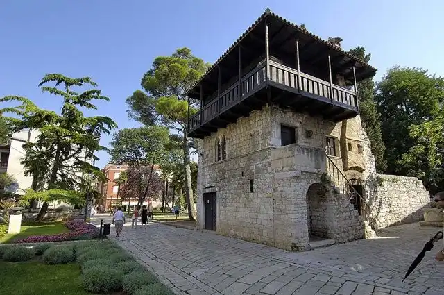 Hotels near The Romanesque House