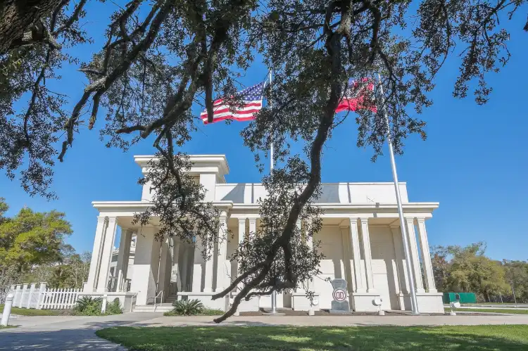 Hotels near Beauvoir (Biloxi, Mississippi)