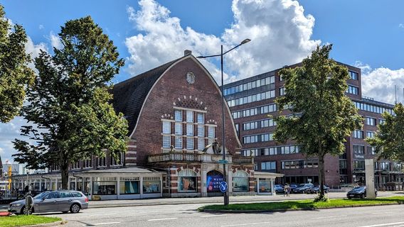Kiel Maritime Museum Fish Market & Museum Bridge