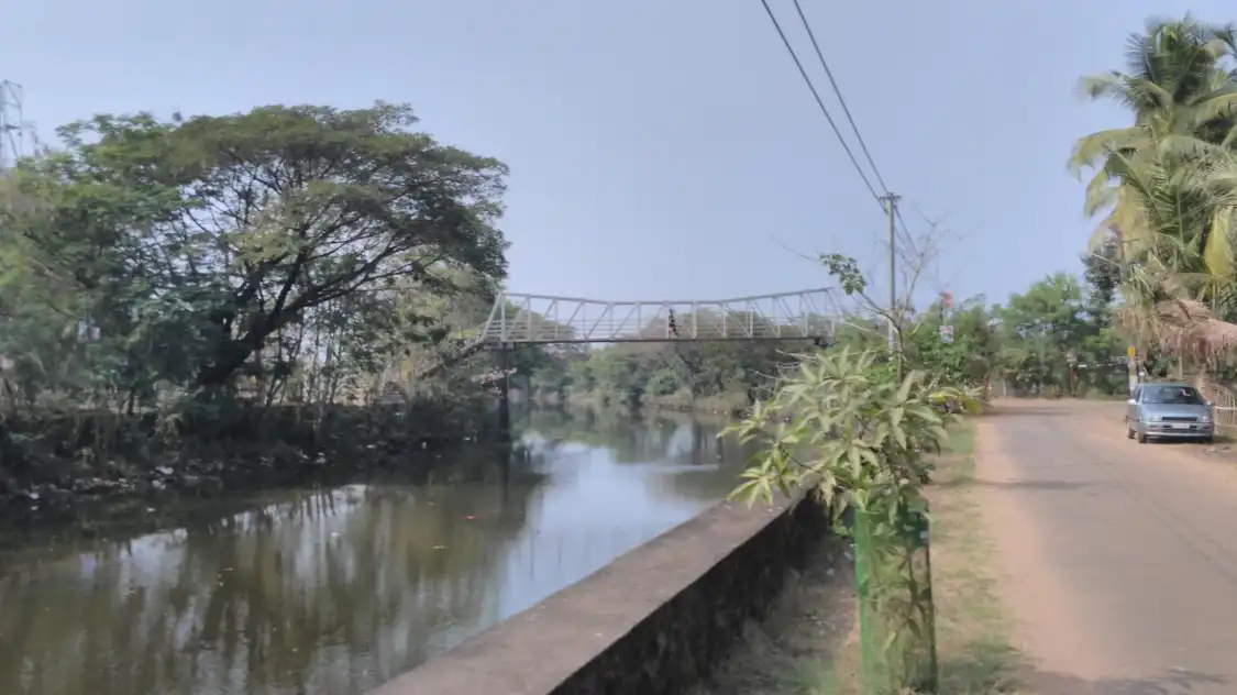 Hotels near Canolly Canal