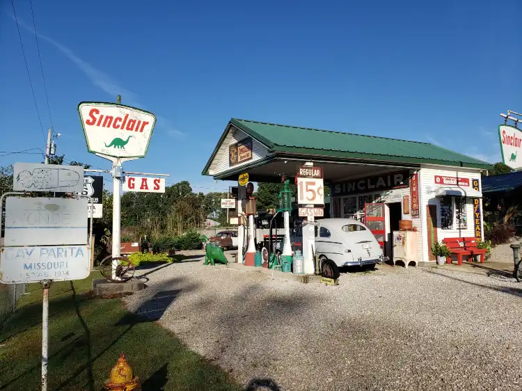Hotels near Halltown