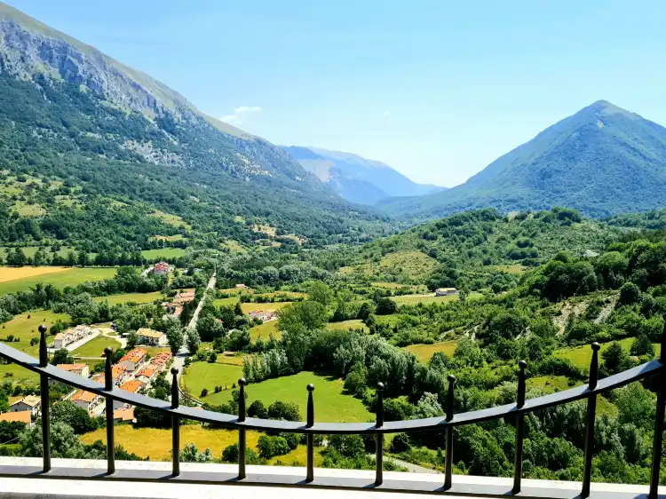 Hotels in Opi
