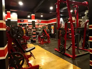 Cuts & Curv unisex gym