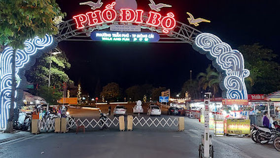 Chợ đêm Móng Cái