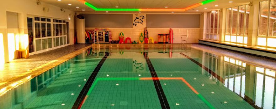 Schwimmhalle