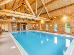 Black Hall Lodges