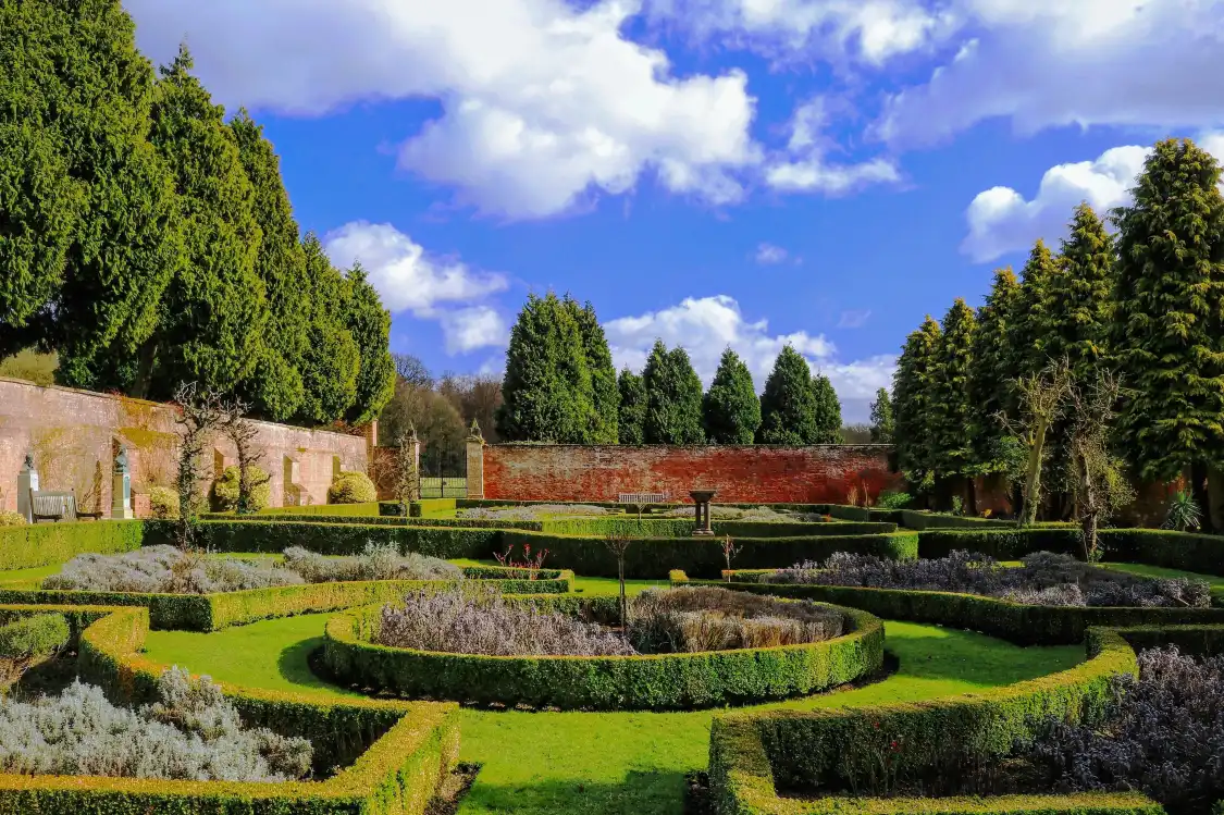 Отели рядом с достопримечательностью «Ньюстед Абби»