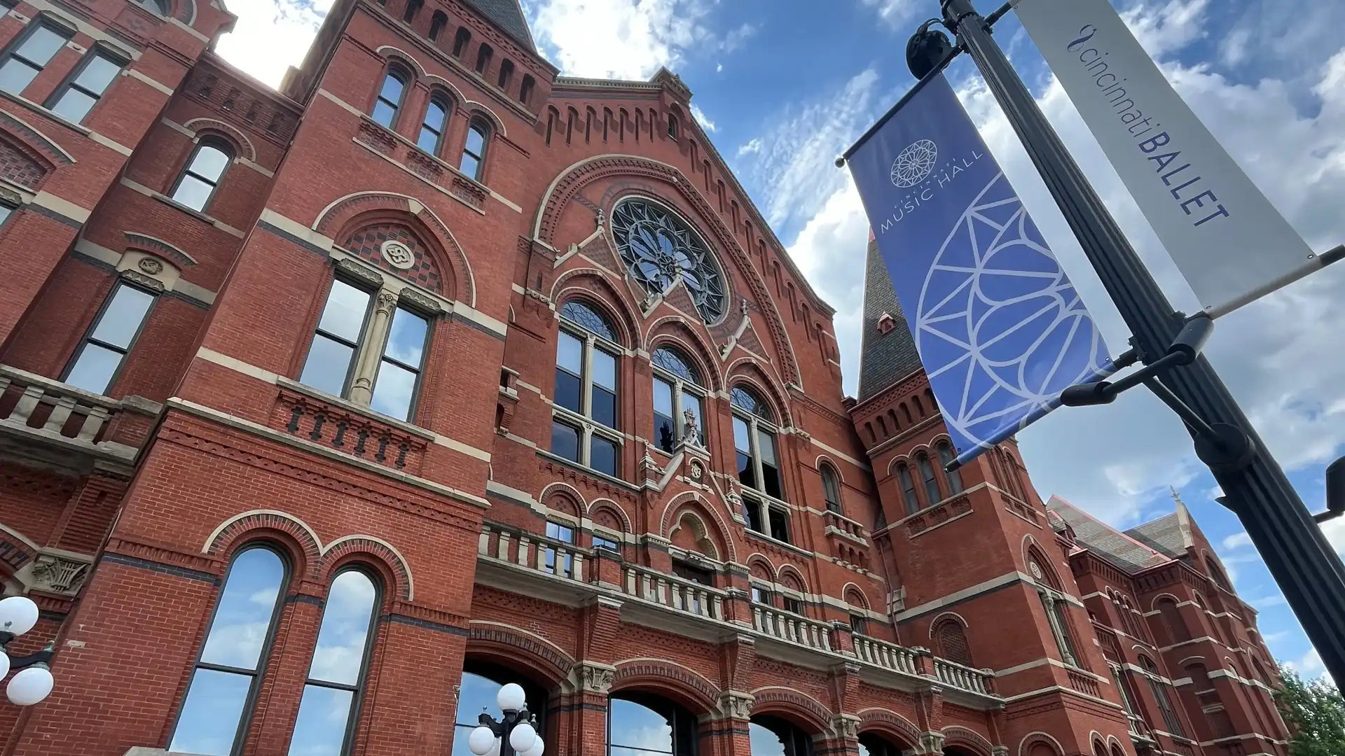 Hotels near Cincinnati Music Hall