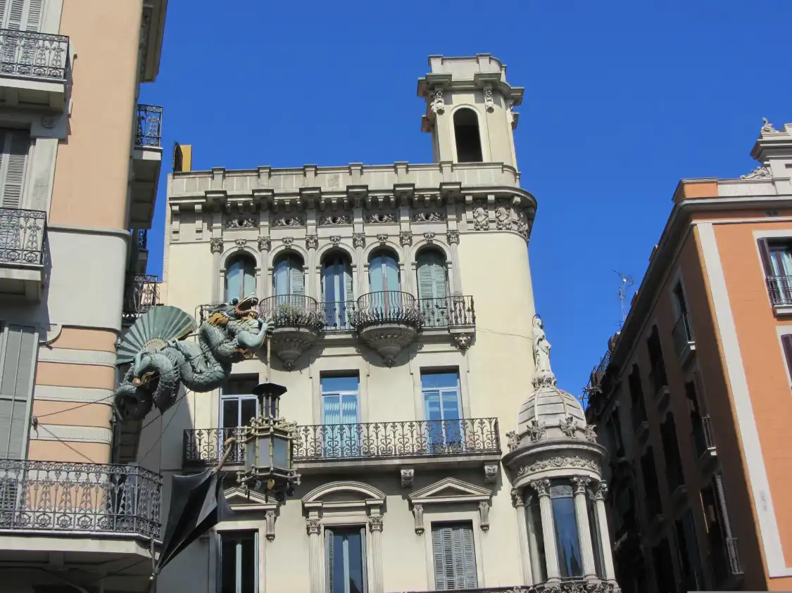 布魯諾·誇德羅斯之家附近的飯店