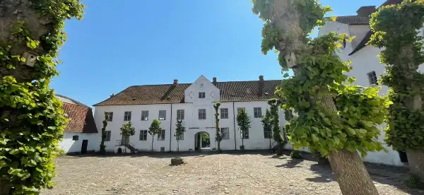 Hotels in Vrå