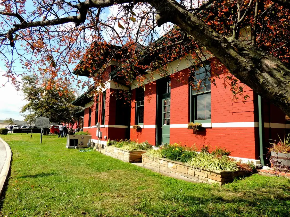 Hotels near Cookeville Depot Museum