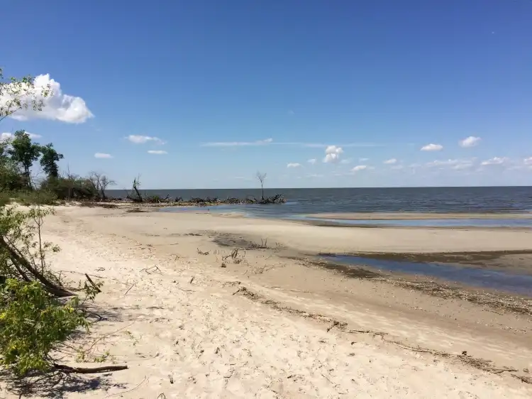 Hotels near Patricia Beach Provincial Park