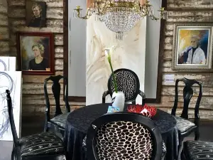 The Johanna Oras Art Manor