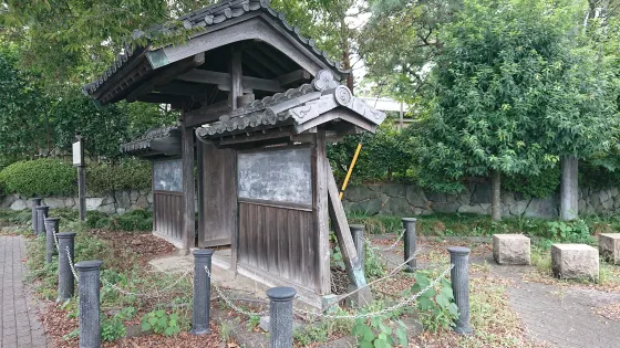 Old Nishikawake Kugurimon