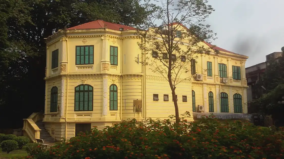 Hotels near Hoan Kiem District Library