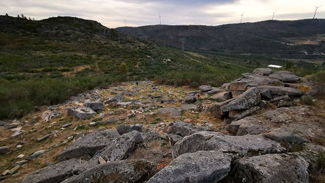 Memorial Aos Bombeiros De Armamar