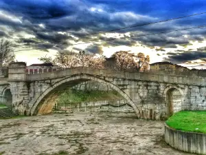 humpback bridge