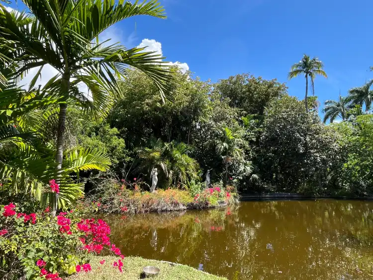Hotels near Garden of the Groves