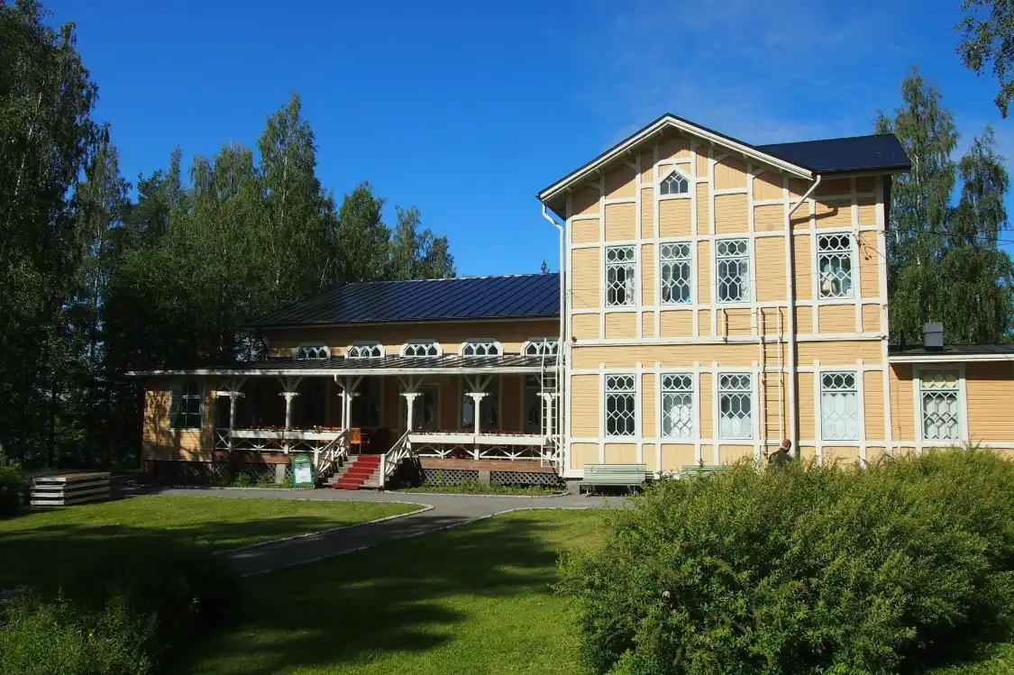 Hotels near Viikinsaari Island