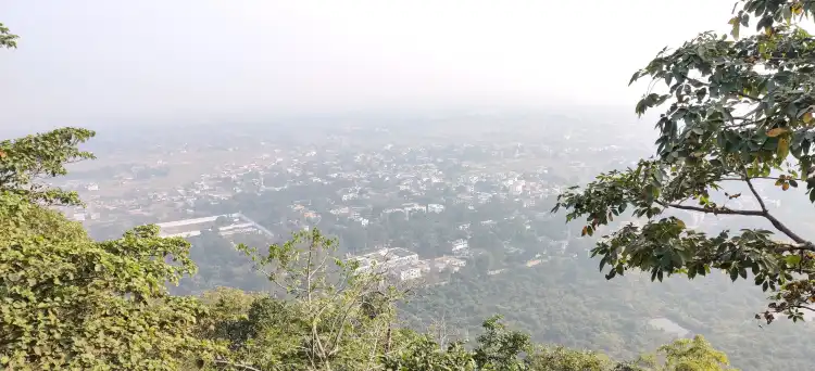 Hotels in Jhumri Telaiya