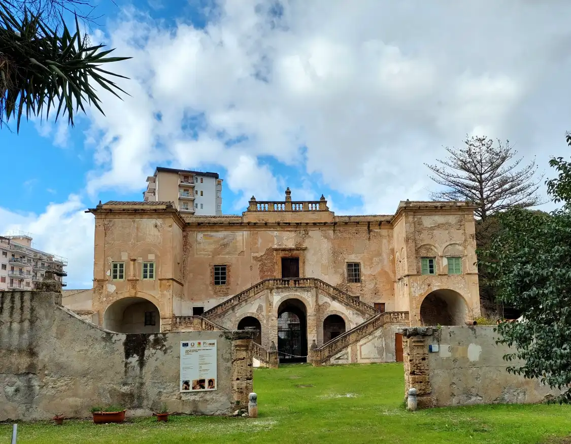 Hotel in zona Via Villa di Napoli