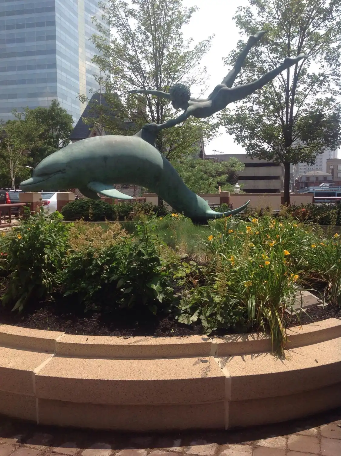 Các khách sạn gần Boy With A Dolphin Statue