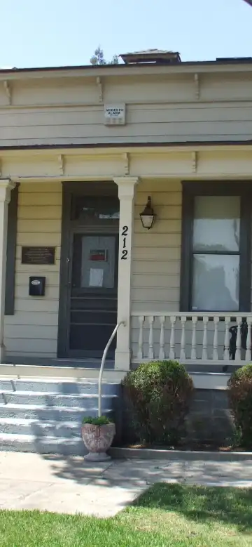 Hotels near TL DAVIS SPORT FIELD