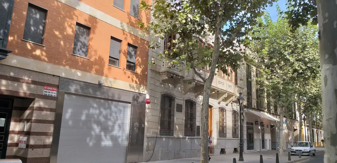 Hotels near Museo Elisa Cendrero