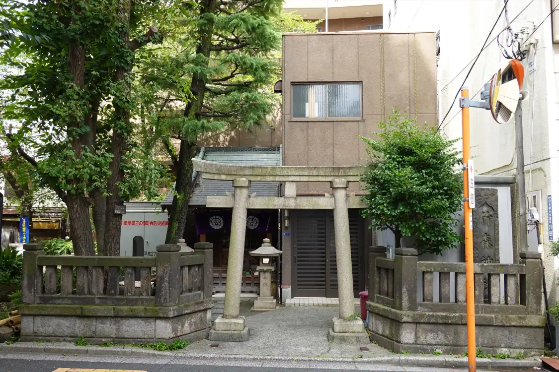 Hotels near Takemori Shrine