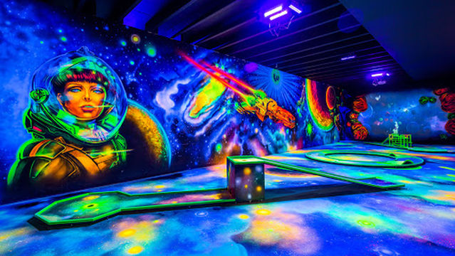 4D Schwarzlicht Minigolf Kiel