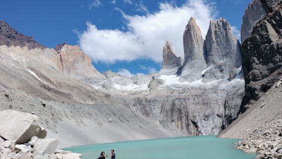 Acceso serrano parque torres del paine