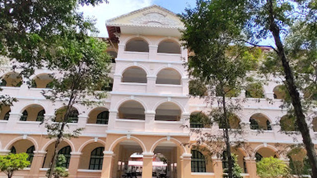 Nguyễn Đình Chiểu High School Swimming Pool