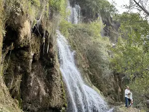 Girlevik Falls
