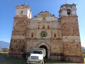Templo De San Baltazar Yatzachi, El Bajo