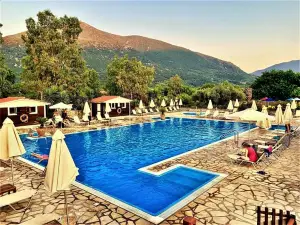 Camping Karavomilos Beach
