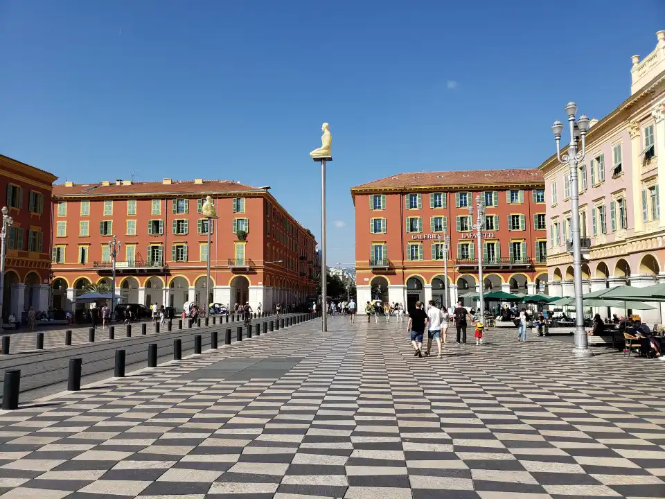 3_Place Masséna