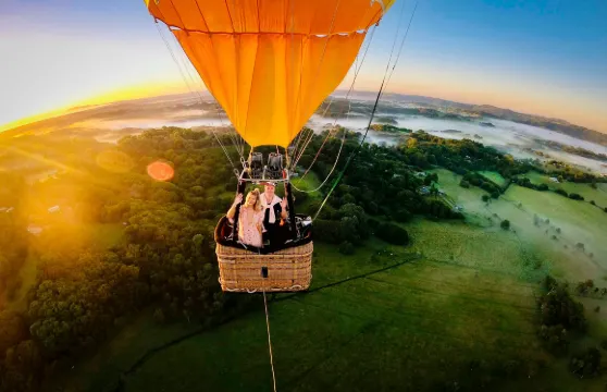 Byron Bay Ballooning60分鐘日出熱氣球飛行+早餐小童