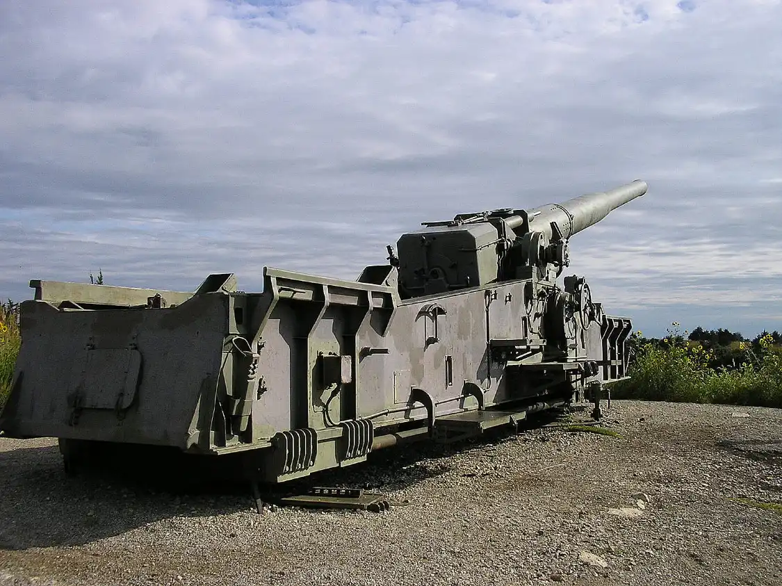 Hotels near Atomic Cannon