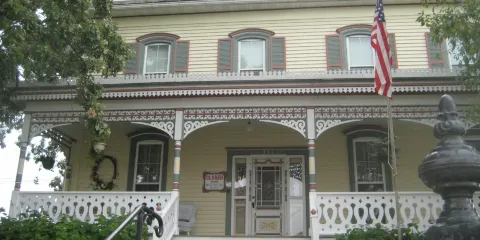 Dyer-Botsford Doll Museum