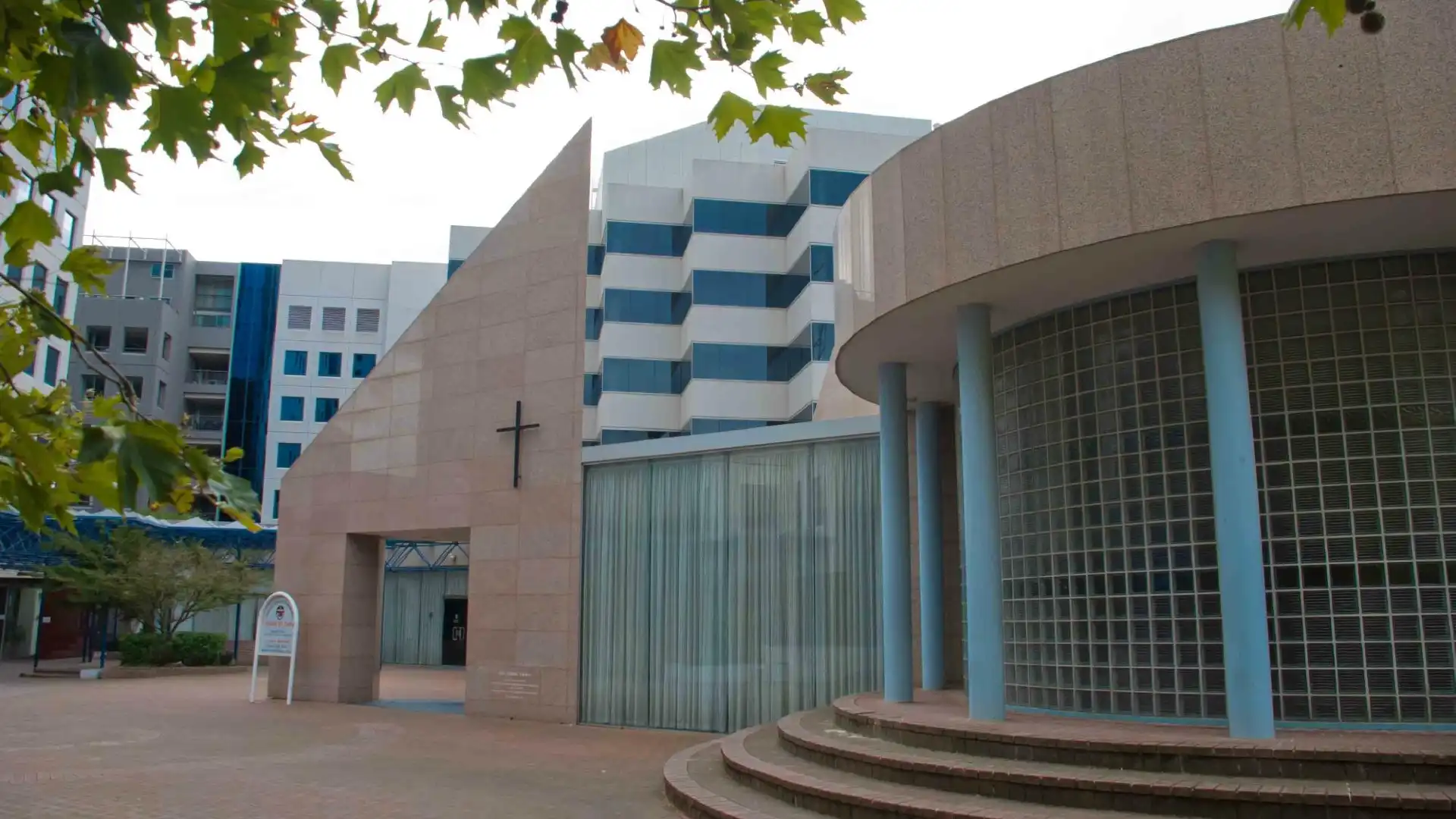 Hotels near Canberra City Uniting Church